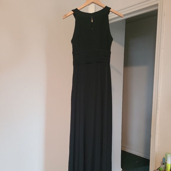Sangria Black Long Keyhole Dress - Picture 5 of 7